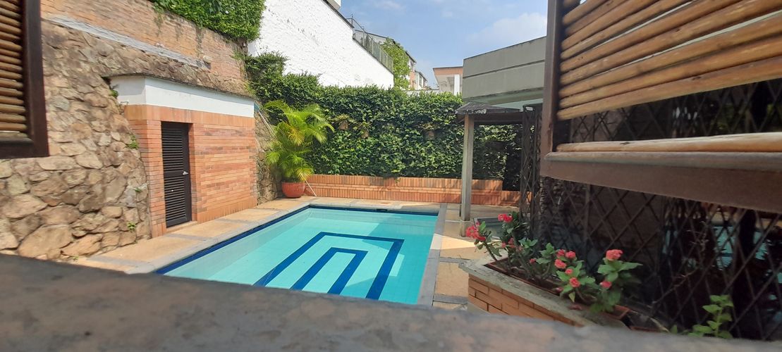 Casa de 5 alcobas en venta en Lagos Del Cacique, Bucaramanga, 541 m² · foto 2 de 20