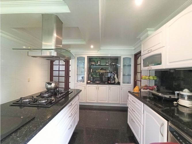 Casa de 6 alcobas en venta en Aposentos, Sopó, 360 m² · foto 9 de 24