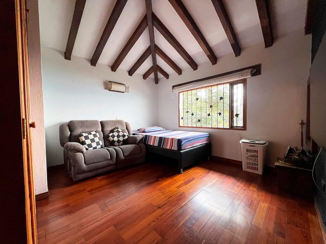 Casa de 5 alcobas en venta en Vallano, Envigado, 550 m² · foto 9 de 19