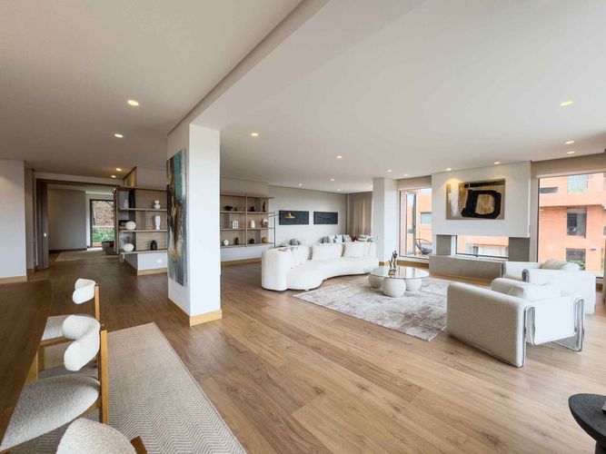 Apartamento de 3 alcobas en venta en Santa Barbara Alta, Bogotá, 332 m² · foto 2 de 24