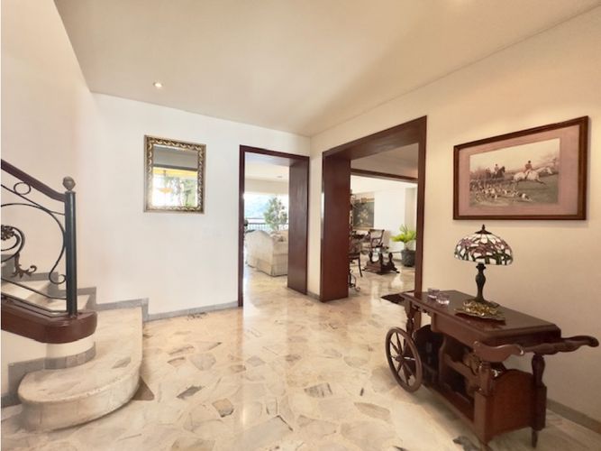Apartamento de 3 alcobas en venta en Bellavista, Cali, 319 m² · foto 2 de 24