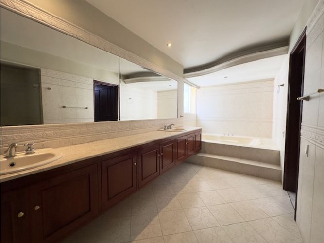 Apartamento de 3 alcobas en venta en Bellavista, Cali, 319 m² · foto 22 de 24