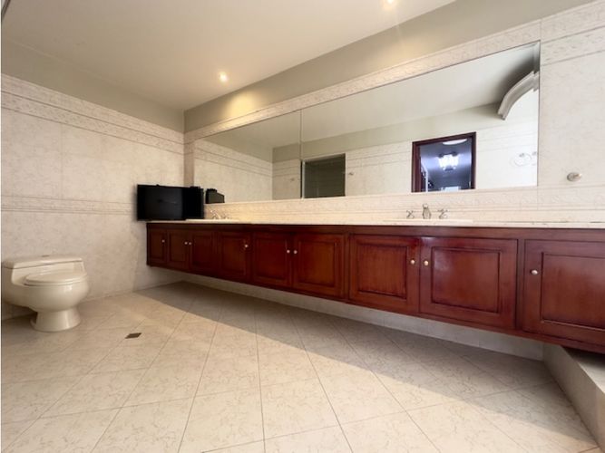 Apartamento de 3 alcobas en venta en Bellavista, Cali, 319 m² · foto 23 de 24