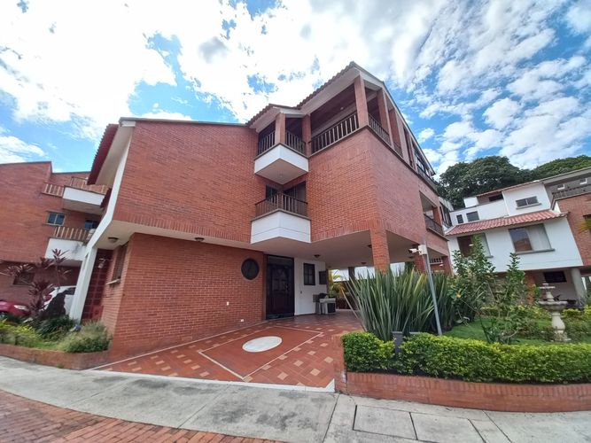 Casa de 5 alcobas en venta en Co. Pradera De Tierra Linda, Ibagué, 270 m² · foto 3 de 24
