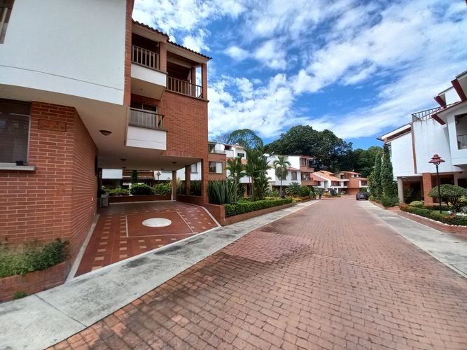 Casa de 5 alcobas en venta en Co. Pradera De Tierra Linda, Ibagué, 270 m² · foto 4 de 24