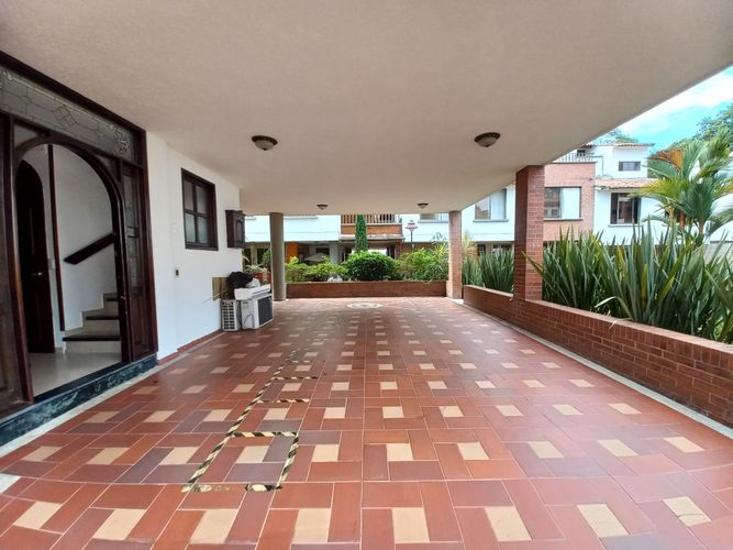 Casa de 5 alcobas en venta en Co. Pradera De Tierra Linda, Ibagué, 270 m² · foto 5 de 24