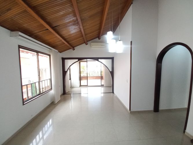 Casa de 5 alcobas en venta en Co. Pradera De Tierra Linda, Ibagué, 270 m² · foto 12 de 24