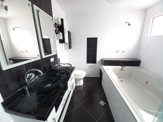 Casa de 5 alcobas en venta en Co. Pradera De Tierra Linda, Ibagué, 270 m² · foto 16 de 24