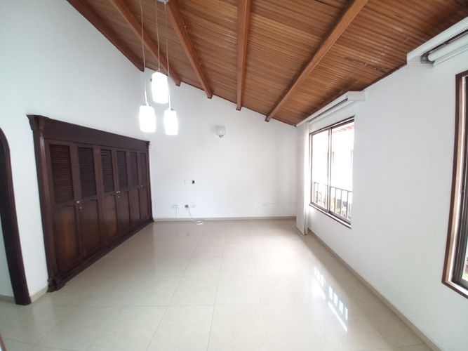 Casa de 5 alcobas en venta en Co. Pradera De Tierra Linda, Ibagué, 270 m² · foto 17 de 24