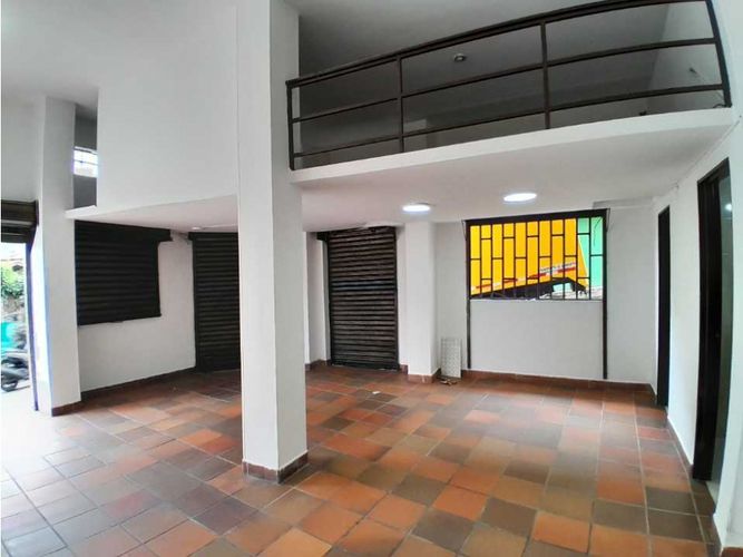 Local en arriendo en La Milagrosa, Medellín, 40 m² · foto 2 de 10