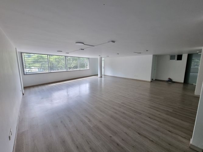 Oficina en arriendo en Santa Teresita, Cali, 220 m² · foto 2 de 11