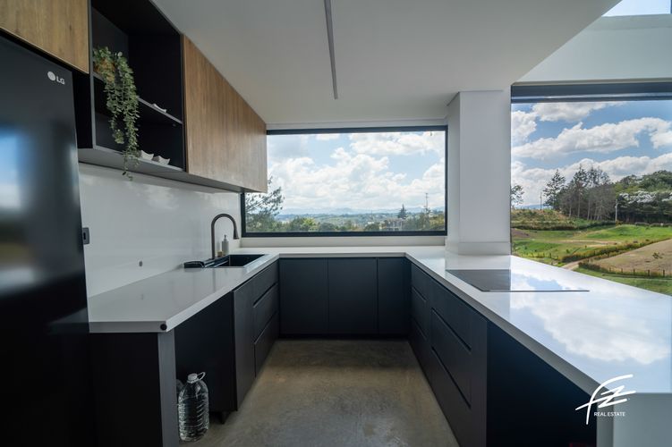 Casa de 4 alcobas en venta en Garrido, Guarne, 270 m² · foto 5 de 24