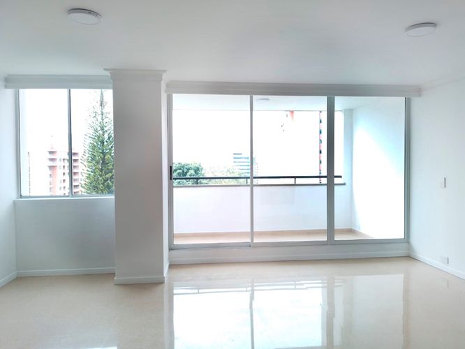 Apartamento de 3 alcobas en arriendo en El Poblado, Medellín, 125 m² · foto 2 de 19
