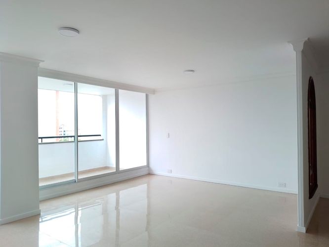Apartamento de 3 alcobas en arriendo en El Poblado, Medellín, 125 m² · foto 4 de 19