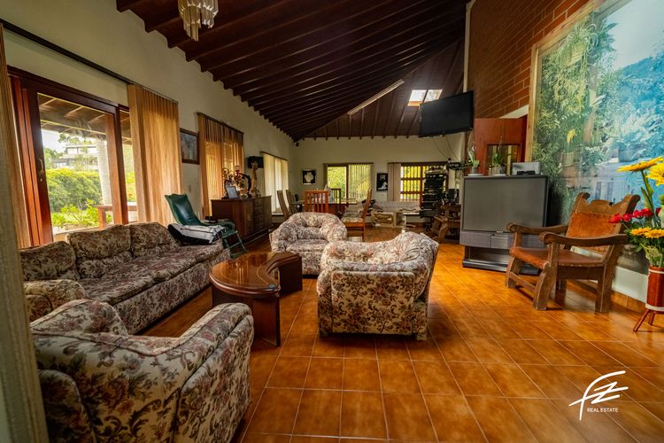 Casa de 6 alcobas en venta en Llano Grande, Rionegro, 600 m² · foto 18 de 24