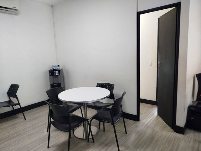 Oficina en arriendo en El Poblado, Medellín, 100 m² · foto 2 de 10