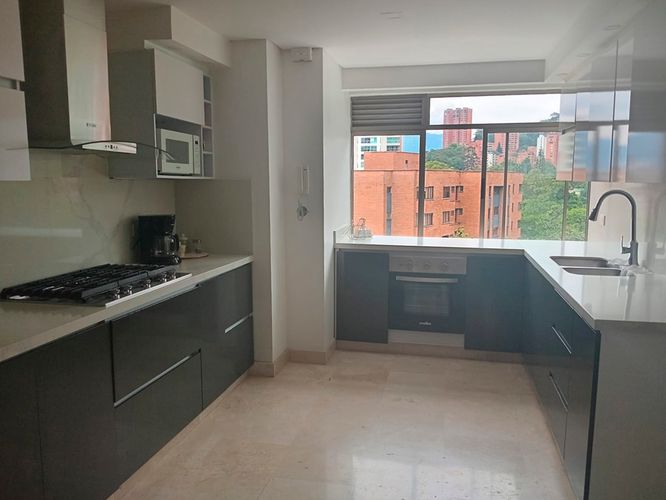 Apartamento de 4 alcobas en venta en El Poblado, Medellín, 277 m² · foto 9 de 16