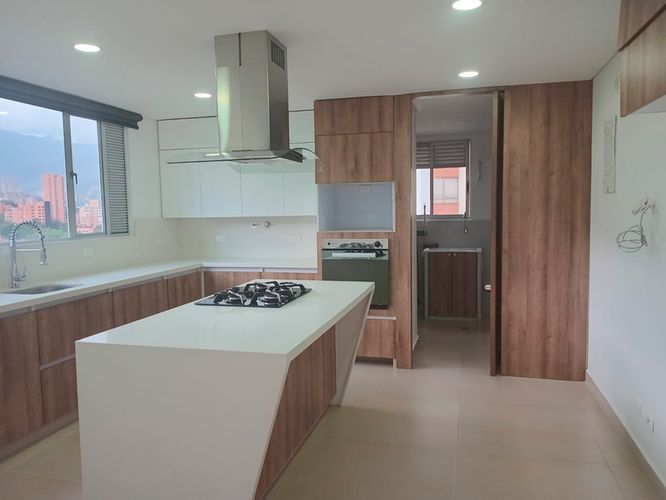 Apartamento de 3 alcobas en arriendo en El Poblado, Medellín, 154 m² · foto 5 de 19