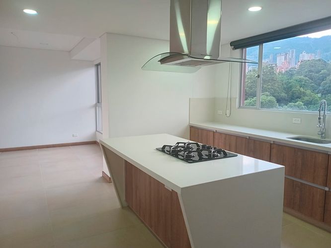 Apartamento de 3 alcobas en arriendo en El Poblado, Medellín, 154 m² · foto 6 de 19