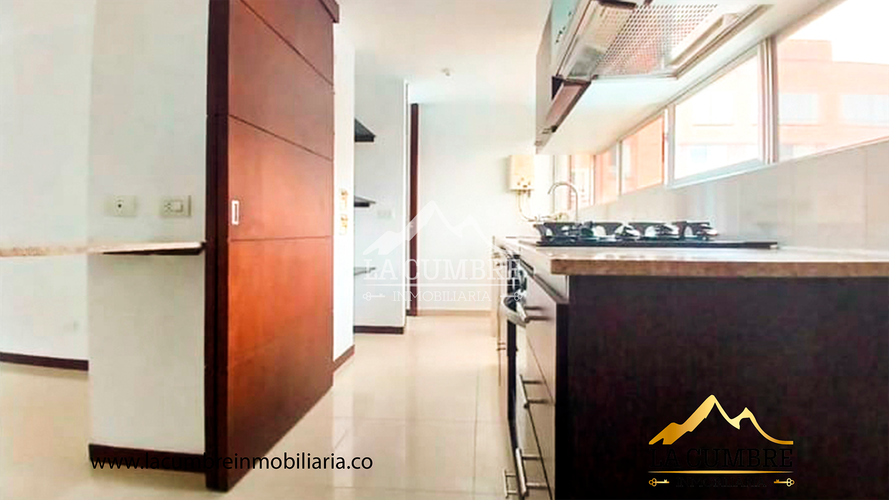 Apartamento de 3 alcobas en arriendo en Los Balsos, Medellín, 116 m² · foto 6 de 8
