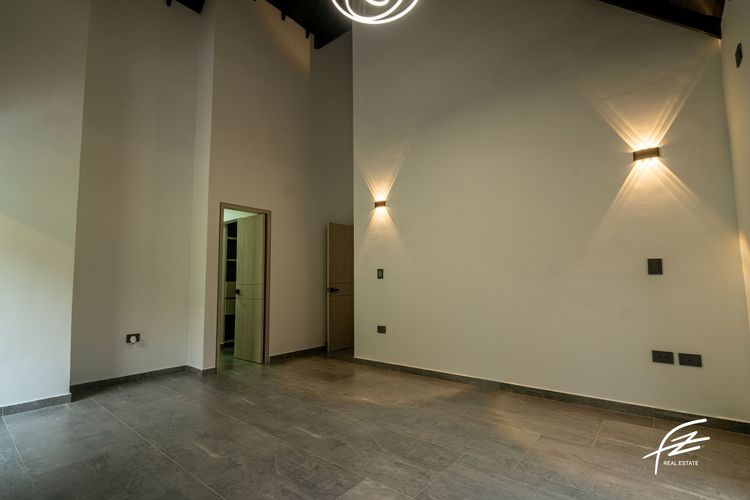 Casa de 5 alcobas en venta en Llano Grande, Rionegro, 430 m² · foto 16 de 24