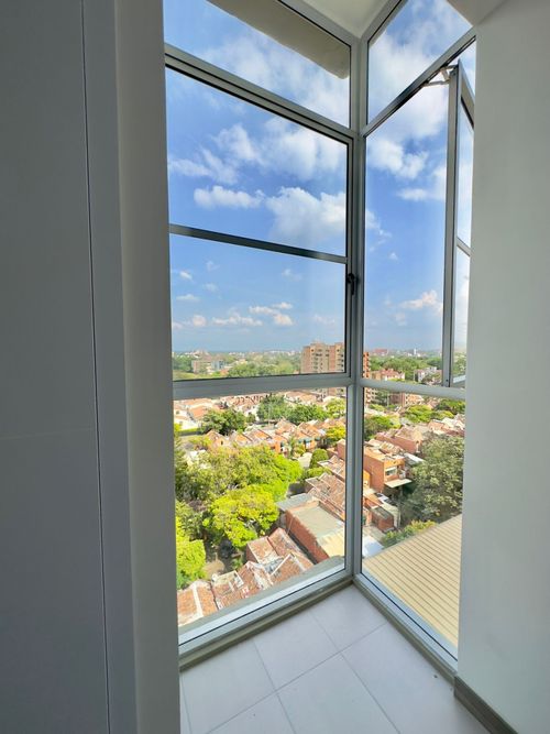 Apartamento de 3 alcobas en venta en Alferez Real, Cali, 108 m² · foto 5 de 24