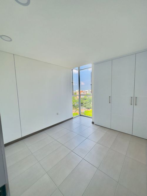 Apartamento de 3 alcobas en venta en Alferez Real, Cali, 108 m² · foto 7 de 24