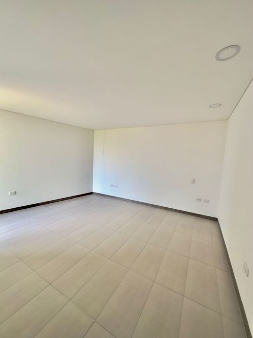 Apartamento de 3 alcobas en venta en Alferez Real, Cali, 108 m² · foto 8 de 24