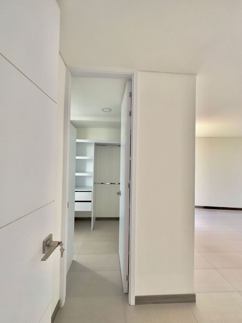 Apartamento de 3 alcobas en venta en Alferez Real, Cali, 108 m² · foto 10 de 24
