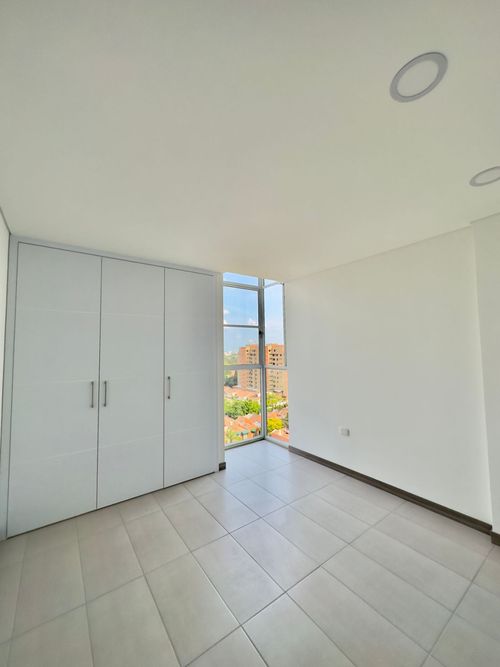 Apartamento de 3 alcobas en venta en Alferez Real, Cali, 108 m² · foto 13 de 24
