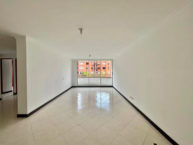 Apartamento de 3 alcobas en arriendo en El Poblado, Medellín, 92 m² · foto 3 de 16