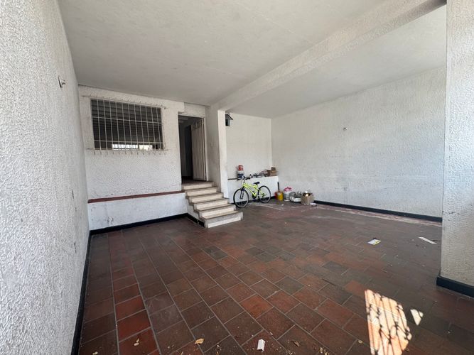 Casa de 5 alcobas en venta en Molinos Altos, Floridablanca · foto 3 de 23