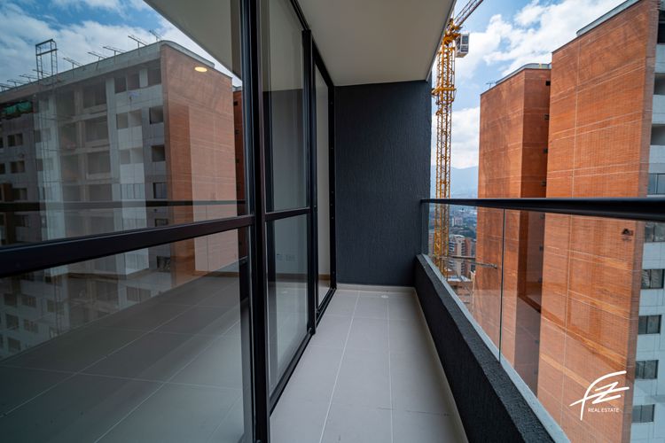 Apartamento de 3 alcobas en venta en Loma Del Escobero, Envigado, 87 m² · foto 2 de 24