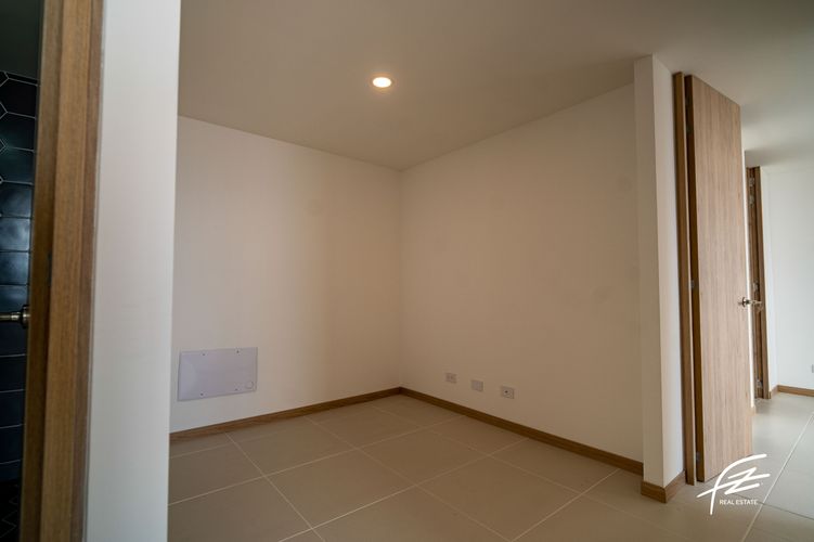 Apartamento de 3 alcobas en venta en Loma Del Escobero, Envigado, 87 m² · foto 23 de 24