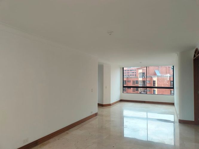 Apartamento de 2 alcobas en venta en El Poblado, Medellín, 130 m² · foto 3 de 19