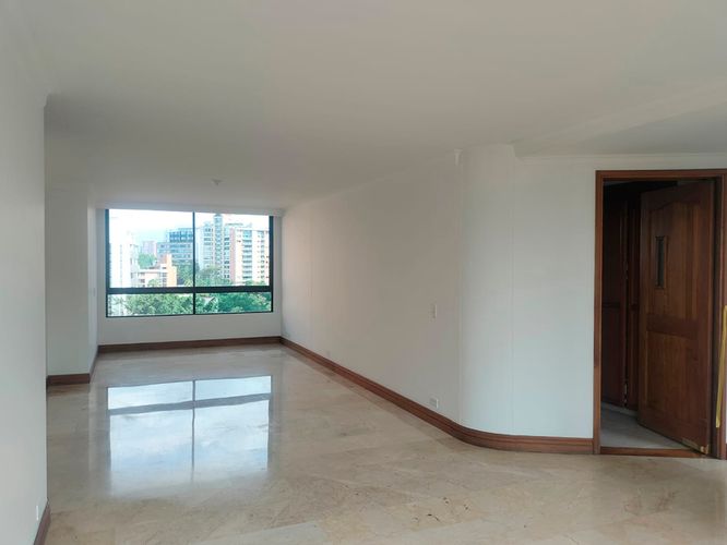 Apartamento de 2 alcobas en venta en El Poblado, Medellín, 130 m² · foto 4 de 19