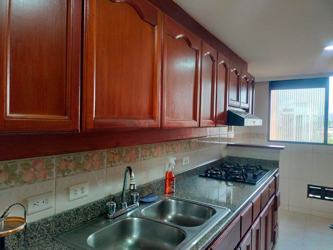 Apartamento de 2 alcobas en venta en El Poblado, Medellín, 130 m² · foto 5 de 19