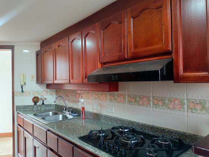 Apartamento de 2 alcobas en venta en El Poblado, Medellín, 130 m² · foto 6 de 19