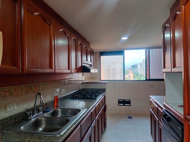 Apartamento de 2 alcobas en venta en El Poblado, Medellín, 130 m² · foto 7 de 19