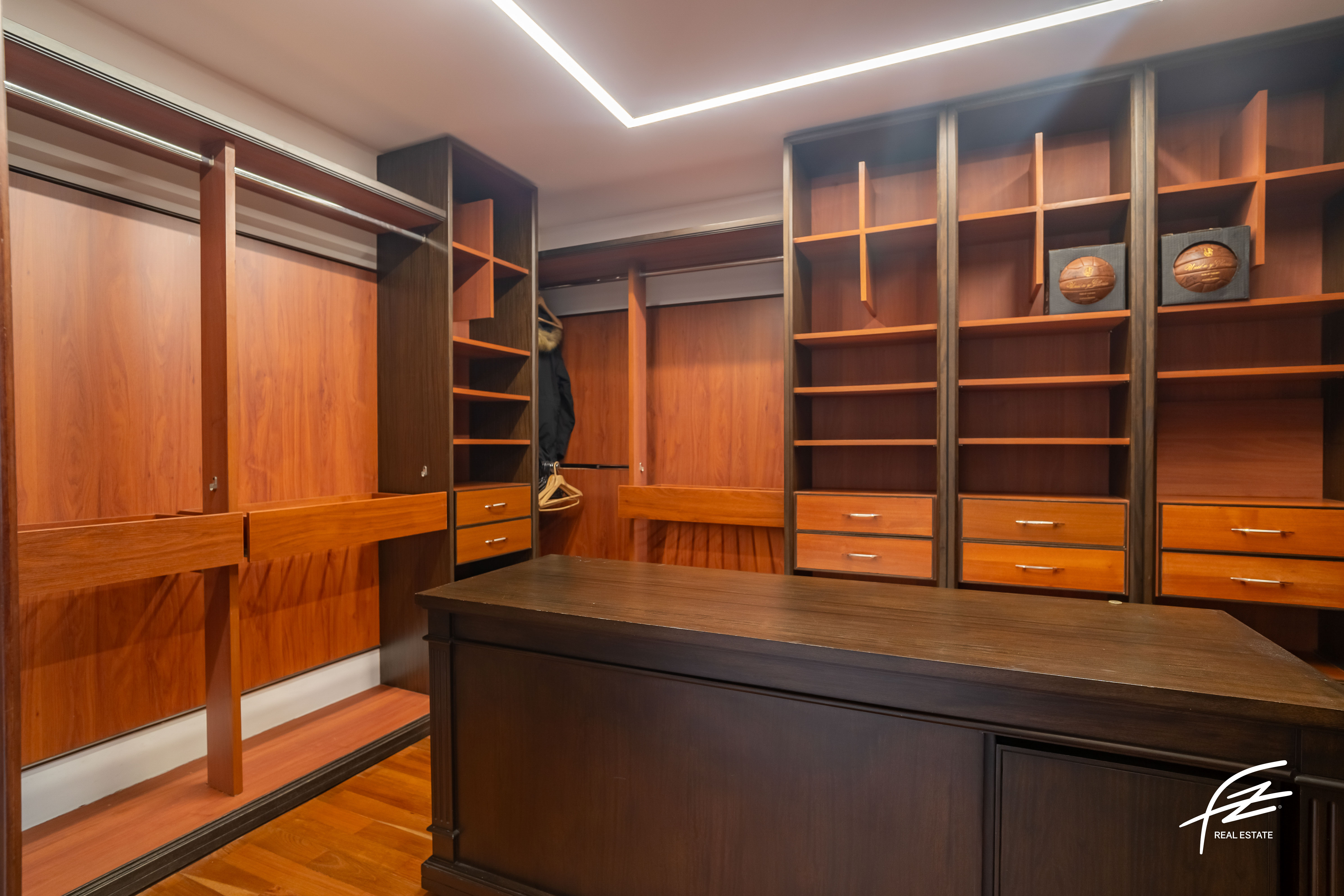 Apartamento en venta en El Poblado, Medellín · foto 2 de 24