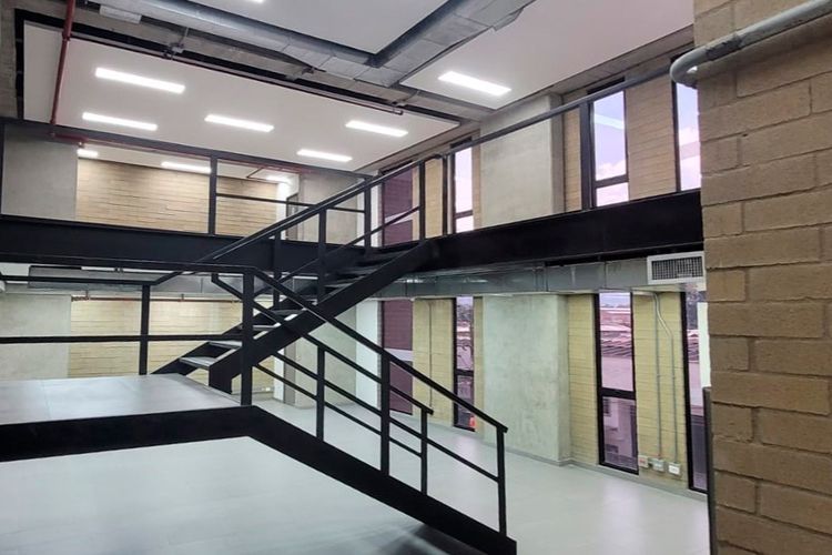 Oficina en arriendo en Cristo Rey, Medellín, 200 m² · foto 3 de 5