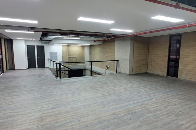 Oficina en arriendo en Cristo Rey, Medellín, 200 m² · foto 5 de 5
