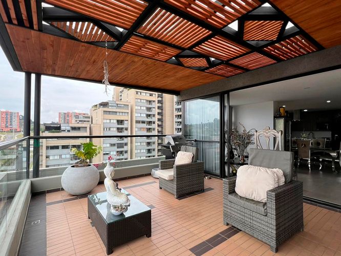 Apartamento de 3 alcobas en venta en Llano Grande, Rionegro, 153 m² · foto 2 de 16