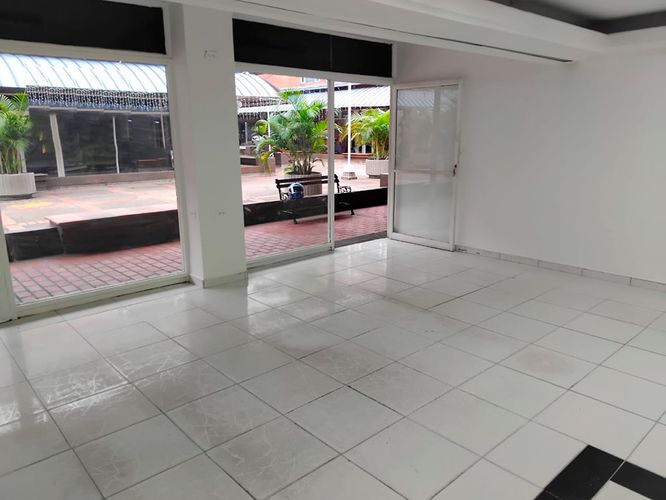 Local en arriendo en El Poblado, Medellín, 42 m² · foto 2 de 8