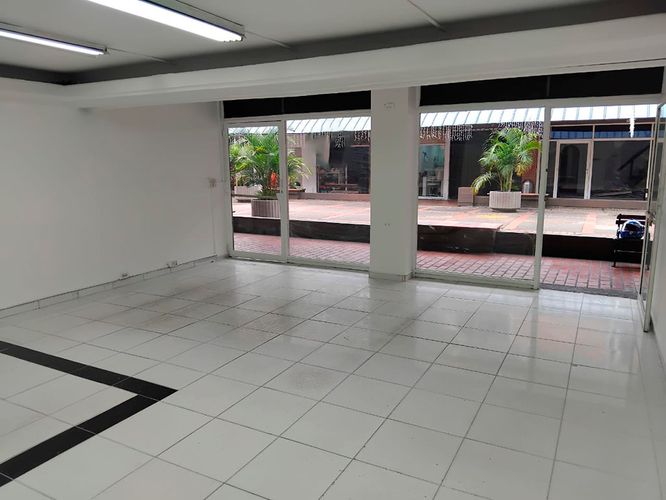 Local en arriendo en El Poblado, Medellín, 42 m² · foto 3 de 8