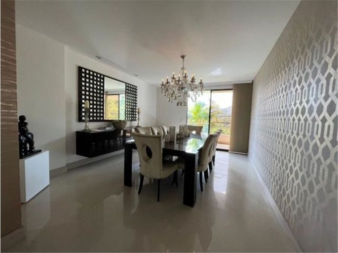Apartamento de 4 alcobas en venta en Aguacatal, Cali, 330 m² · foto 2 de 17