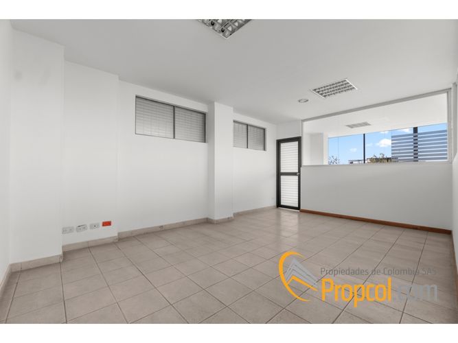 Apartaestudio en venta en Fontibon, Bogotá, 773 m² · foto 2 de 6