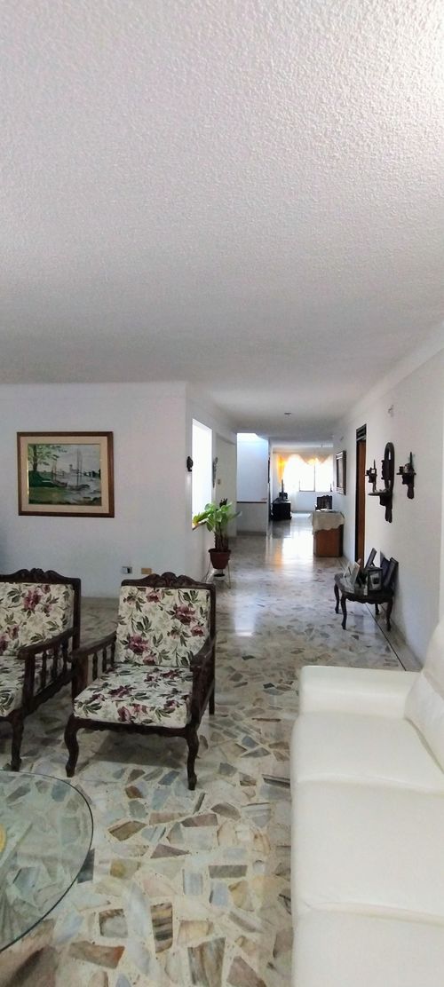 Casa de 10 alcobas en venta en Mayapan Las Vegas, Cali, 450 m² · foto 4 de 24