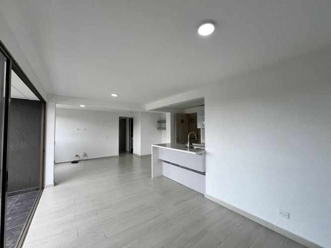 Apartamento de 2 alcobas en venta en El Porvenir, Rionegro, 80 m² · foto 2 de 24