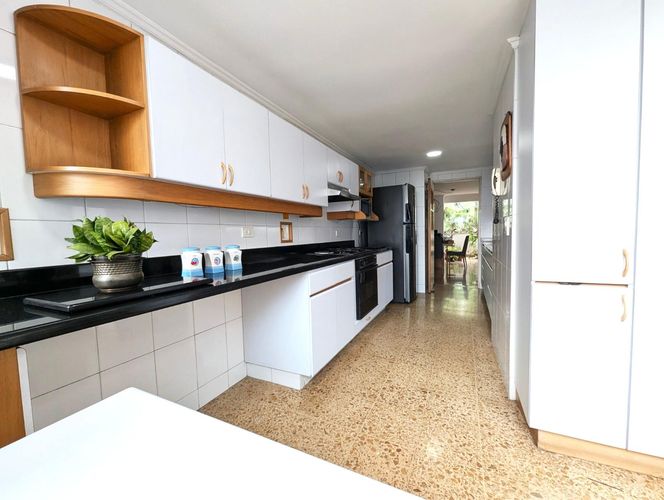 Apartamento de 4 alcobas en venta en El Poblado, Medellín, 223 m² · foto 5 de 24